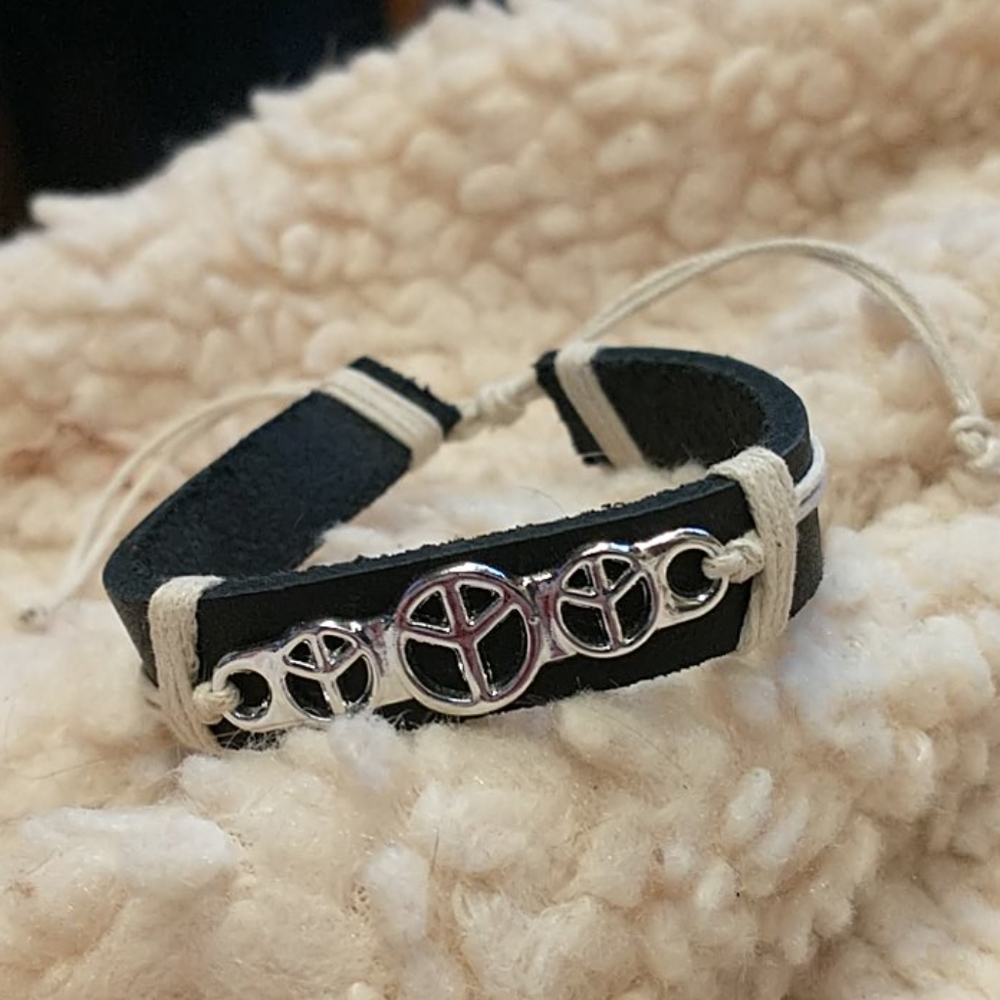 🇨🇦 Black Leather PEACE Bracelet